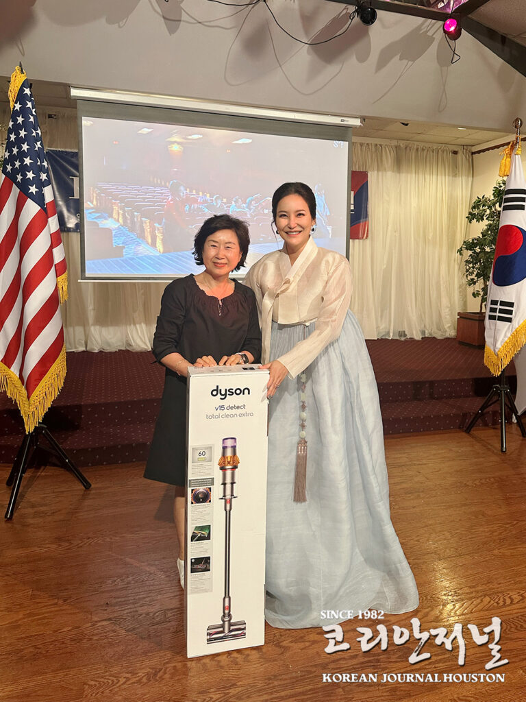 휴스턴 풍운회, 창립 1주년 기념행사로 한인사회 화합과 미래 다져 3 2 1 2휴스턴 풍운회 창립 1주년 기념행사로 한인사회 화합과 미래 다져