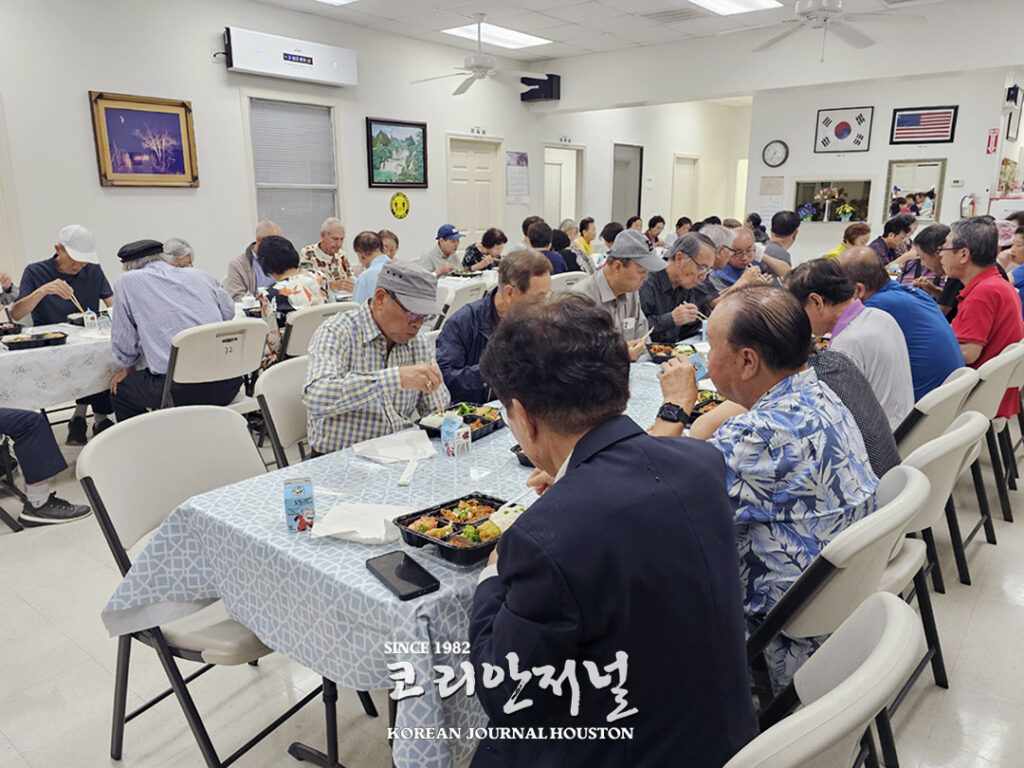 5 1 3휴스턴 평통 가정의 달 맞아 어르신들께 효 실천