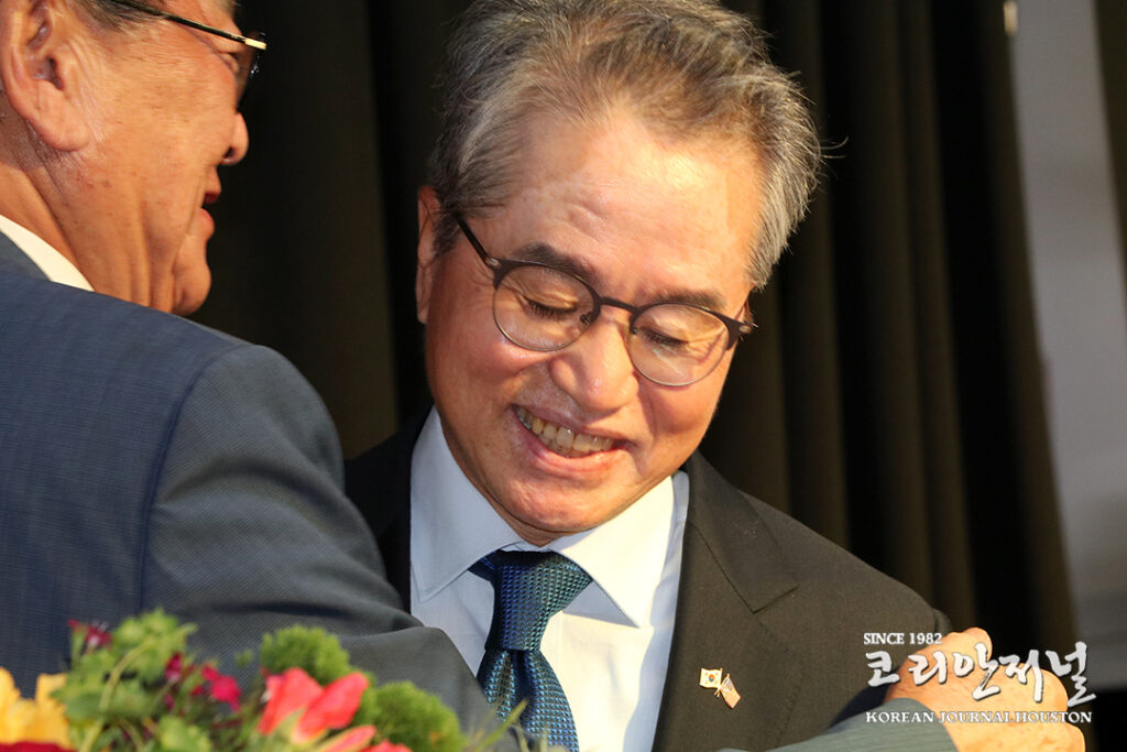 “재미동포가 한미동맹의 기초” 정영호 휴스턴 총영사 1 1 1 재미동포가 한미동맹의 기초 정영호 휴스턴 총영1 1 사 3