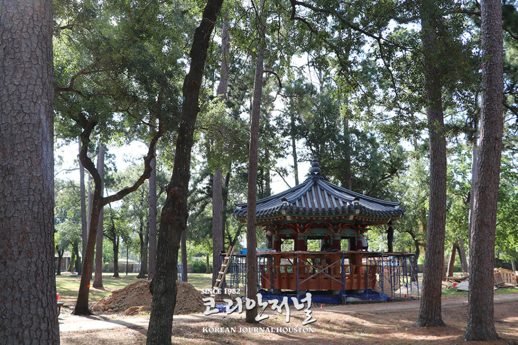 광복 80주년, 휴스턴에 ‘한국의 얼’을 세우다! 1 1. 팔각정 공사 현장 사진 1