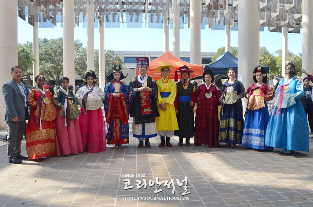 샌안토니오 UTSA, ‘김치축제’로 한국문화의 맛과 멋 전하다 8 샌안 UTSA 김치축제 4