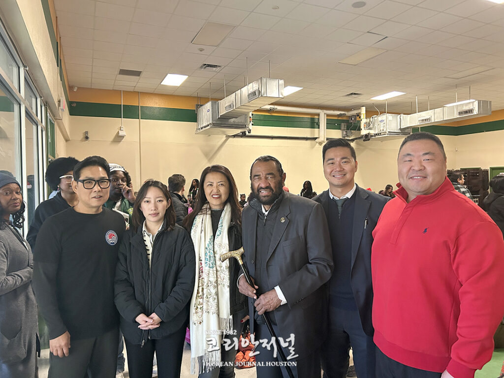 휴스턴 한인상공회, ‘2025 토이 드라이브’ 개최 2 5 1 휴스턴 한인상공회 ‘2025 토이 드라이브 개최 1