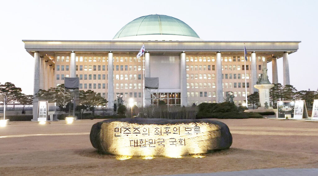 국회, '비상계엄 1년' 기억행사…與, 본청 앞 현장 최고위 1 국회 1