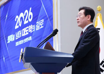 李대통령, 靑 시무식…”대한민국 분수령, 공직자 사명 다해달라”