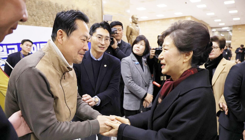 박근혜 "단식 중단해달라"…장동혁 "그렇게 하겠다" 1 22 단식중단
