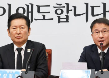 ‘합당 추진’ 초반 기싸움…與 ‘흡수통합’ 논란에 혁신당 반발
