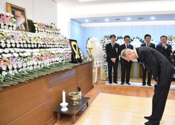 이해찬 前총리 빈소 이틀째 추모발길…야당 인사들도 조문
