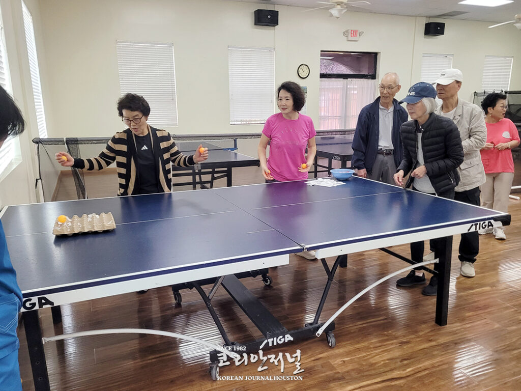 3 3 포토뉴스 윷놀이도 하고 쌀도 받고2