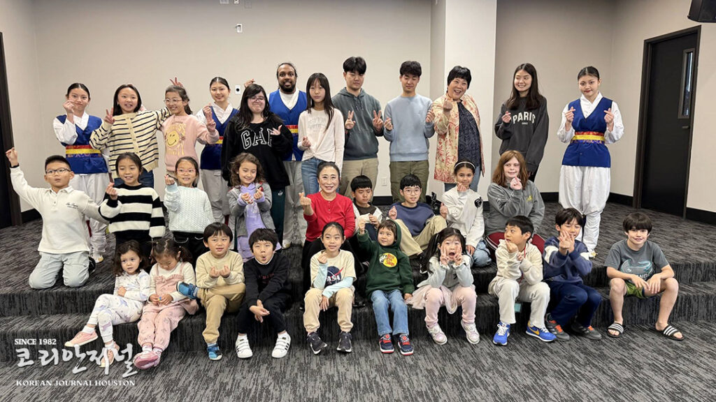 케이티 한글학교, ‘한나래 주니어 공연팀’ 초청, 난타 체험 교실 열어 1 4 1 케이티 한글학교 ‘한나래 쥬니어 공연팀 초청 난타 체험 교실 열어 1