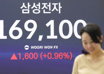 시총 1천조원 돌파…삼성전자, 국내 기업 새 역사 썼다