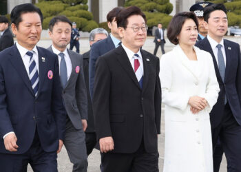 李대통령, 싱가포르로 출국…한-아세안 미래산업 확대 박차