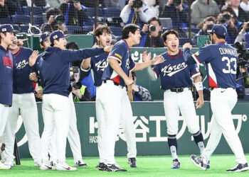 한국 야구, 17년 만에 WBC 8강 결선 라운드 진출…’도쿄의 기적’
