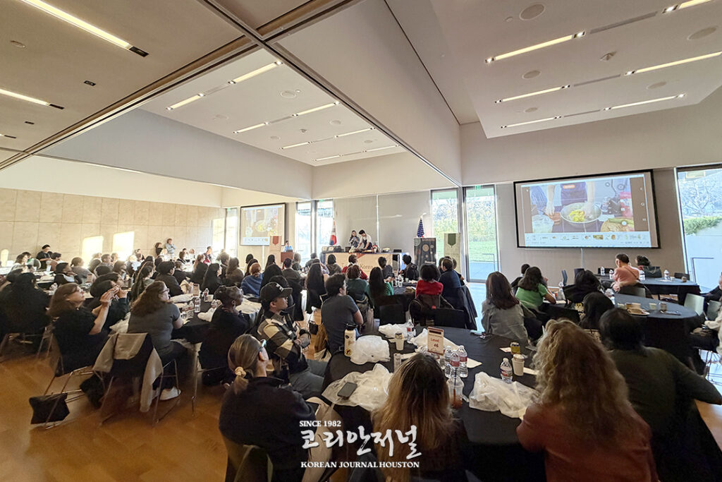 1 1 교육원 수강생 한글 배우고 김치도 담그며 한국 체험1