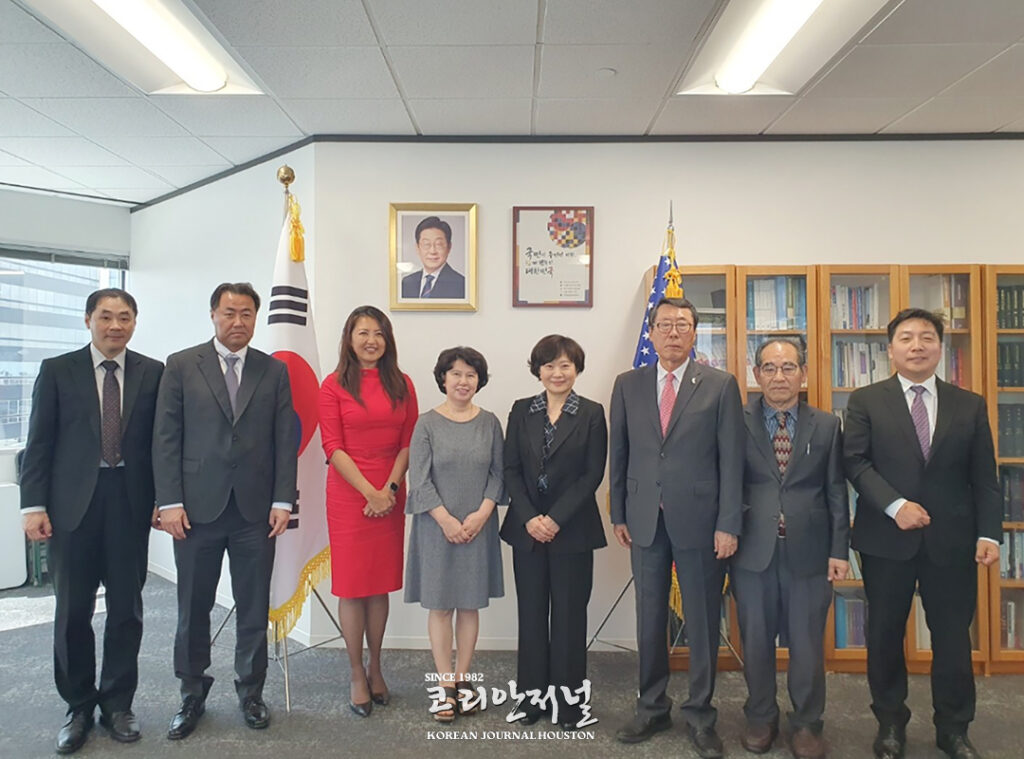 이경은 신임 총영사 부임, “동포사회 현장 목소리 듣겠다”(음성서비스) 3 1 1 이경은 신임 총영사 부임 동포사회 현장 목소리 듣겠다2