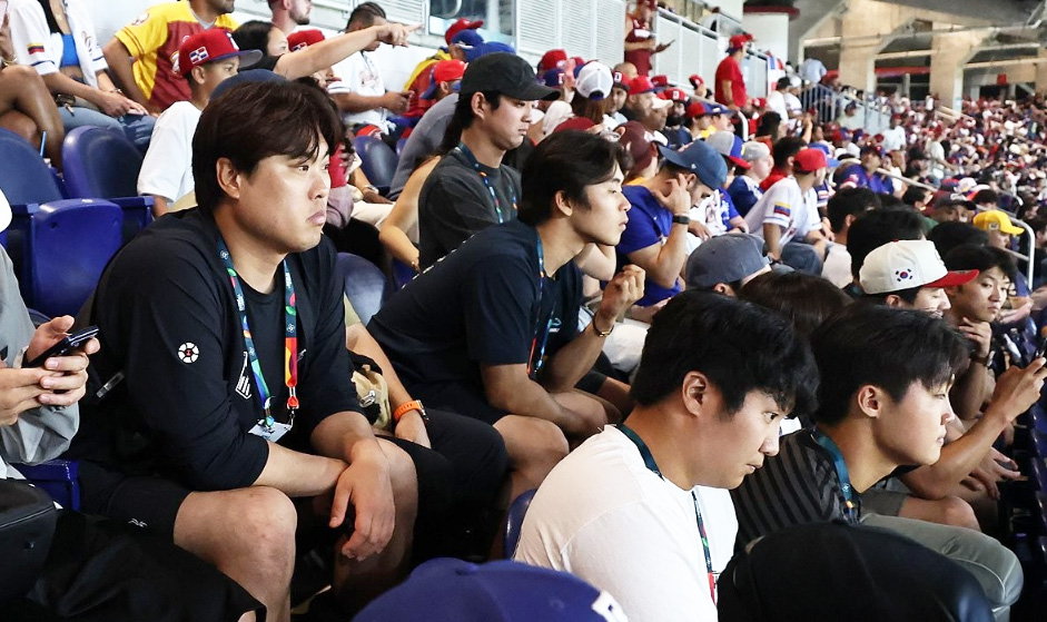 12 wbc 8강 도미니카 베네수엘라 경기 지켜보는 한국 대표팀