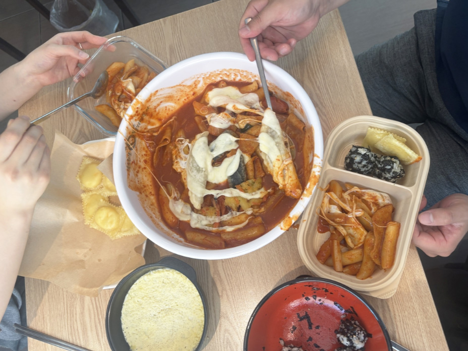 엽떡도 N분의 1 나눠내자…고물가가 낳은 청년들의 '소분 모임' 1 Spicy Tteokbokki