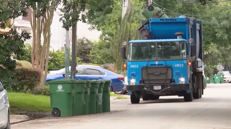 휴스턴 시, 월 $5 '행정 수수료' 신설 추진… 2032년엔 $25까지 (음성서비스) 1 houston city fee trash