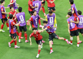 한국, 체코에 2-1 대역전극으로 월드컵 첫발(음성서비스)