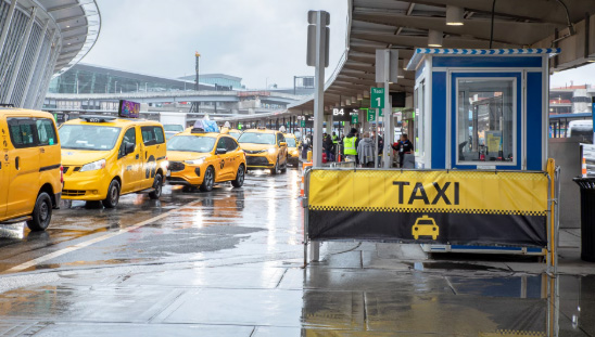 JFK Taxis at Terminal 4 0613