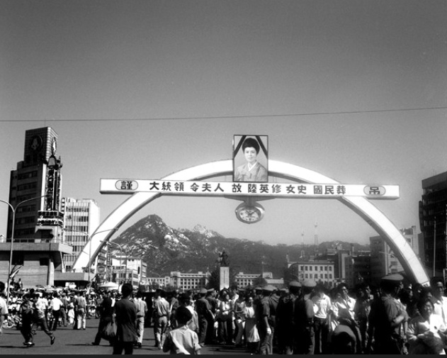 1974년 육영수 여사 저격 바라본 美…"박정희, 온건하게 가지 않을 것" 1 19740819 0811