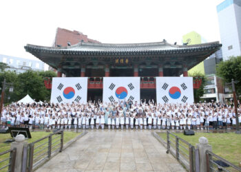 “온겨레가 독립 부르짖어”…보신각 타종으로 기리는 광복의 기쁨