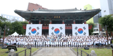 "온겨레가 독립 부르짖어"…보신각 타종으로 기리는 광복의 기쁨 5 “온겨레가 독립 부르짖어”…보신각 타종으로 기리는 광복의 기쁨