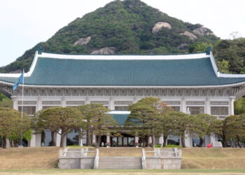 靑 “국회 권한 강화된 4년 중임 대통령제가 국민 수용성 높아”