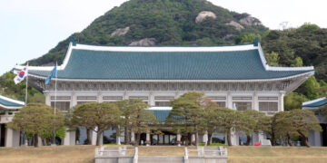 靑 “국회 권한 강화된 4년 중임 대통령제가 국민 수용성 높아”