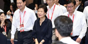 “朴, 국힘 투톱에 ‘부모끼리 얘기 달라도 집 잘되기 위한 것'”