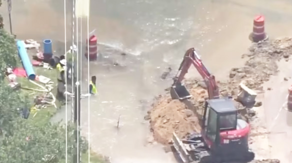 벨레어 상수도관 파열…벨레어 고교 학생 2천여 명 물 없이 하루 보내(음성서비스) 1 water main 0819