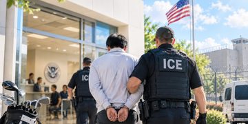 “영주권 인터뷰 갔다가 체포”… 텍사스 한인 골프강사 ICE 구금