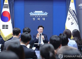 李대통령 “생중계도, 언론 접촉도, 현장방문도, SNS도 늘릴 것”