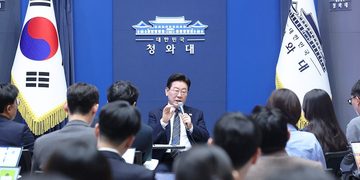 李대통령 “생중계도, 언론 접촉도, 현장방문도, SNS도 늘릴 것”