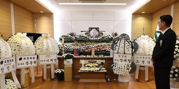 "민주화 불꽃이자 YS의 영원한 동지"…최형우 전 장관 영면 6 “민주화 불꽃이자 YS의 영원한 동지”…최형우 전 장관 영면