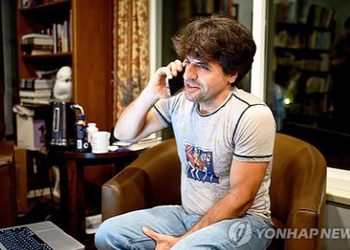 밤중 자려는데 노벨상 전화…美교수 “당장 할일은 애들 도시락”